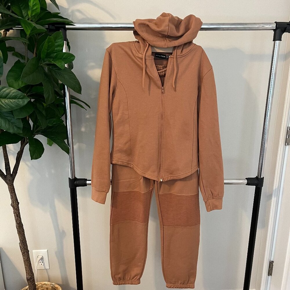PrettyLittleThing Tracksuit (camel brown) - Size US 8 (M)
